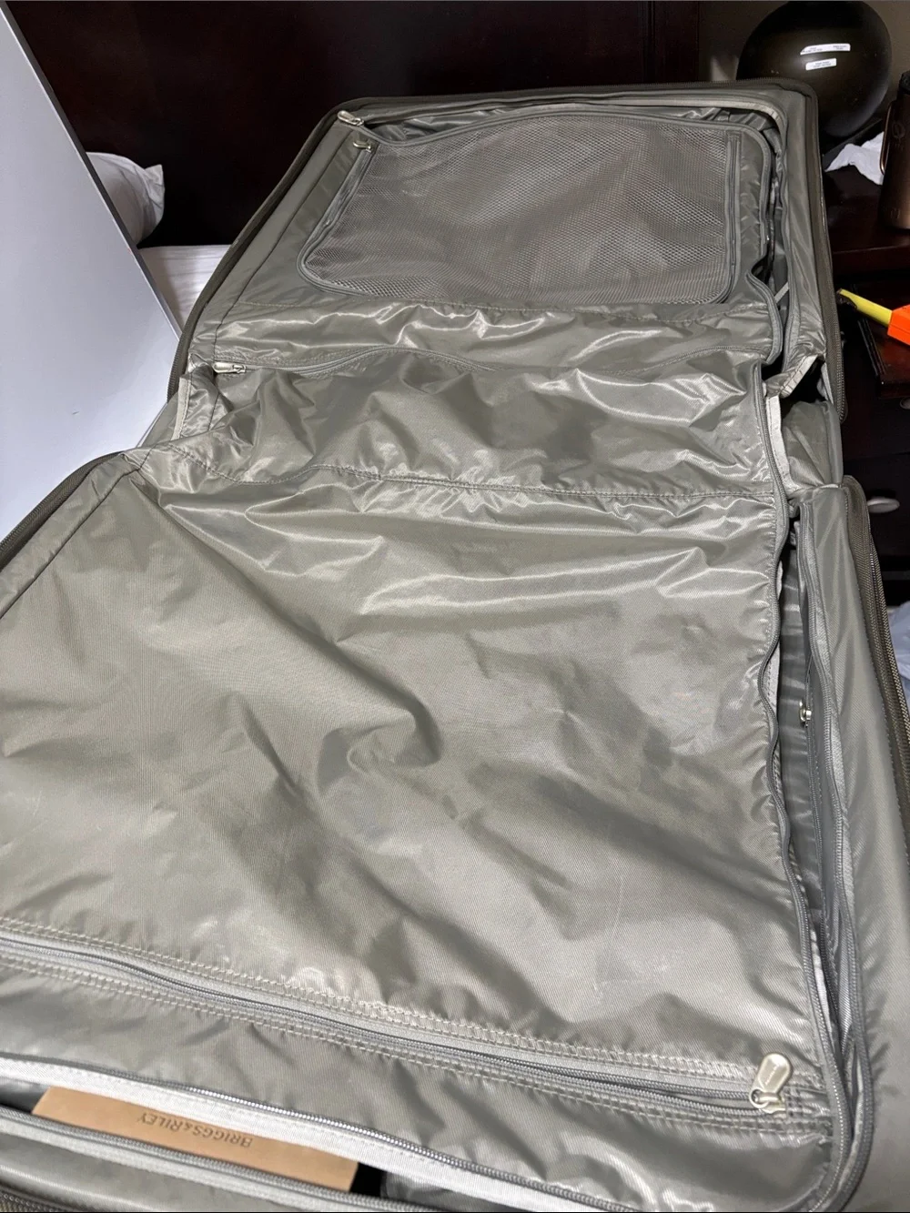 Briggs & Riley 24 wheeled wardrobe garment bag. Excellent preowned condition